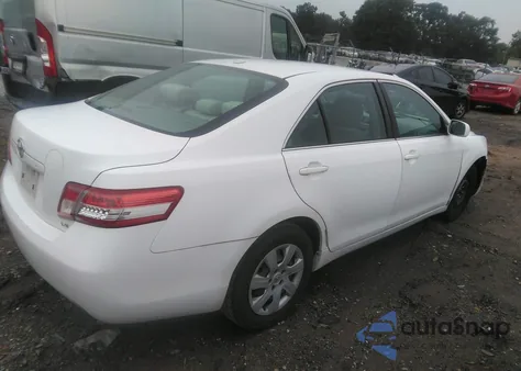 2010 Toyota Camry Le z USA, uszkodzony, nr VIN 4T1BF3EK3AU550267